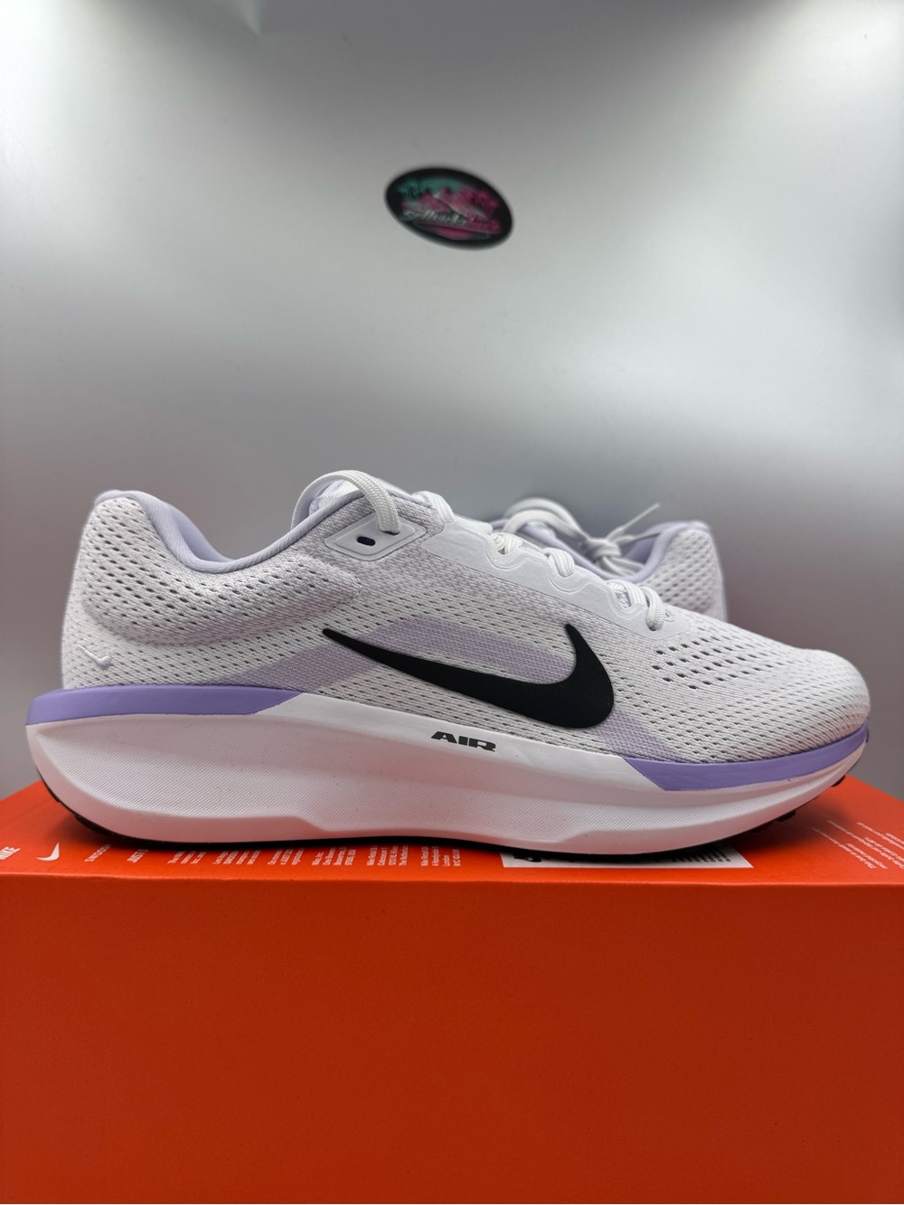 Nike Air Winflo 11 White Hydrangeas BRAND NEW Size 10 Women